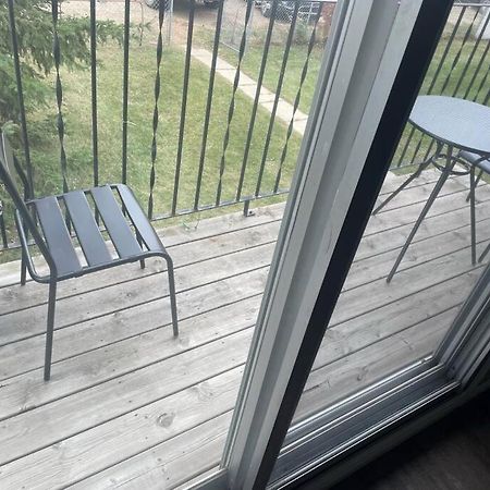 Wonderful 2-Bedroom Apartment Camrose Extérieur photo