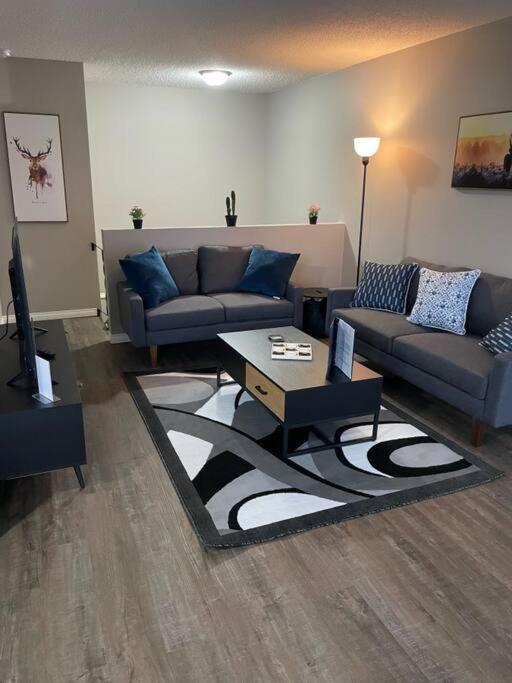 Wonderful 2-Bedroom Apartment Camrose Extérieur photo