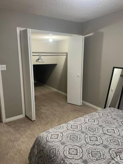 Wonderful 2-Bedroom Apartment Camrose Extérieur photo
