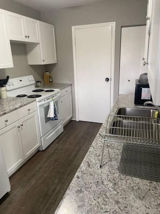 Wonderful 2-Bedroom Apartment Camrose Extérieur photo