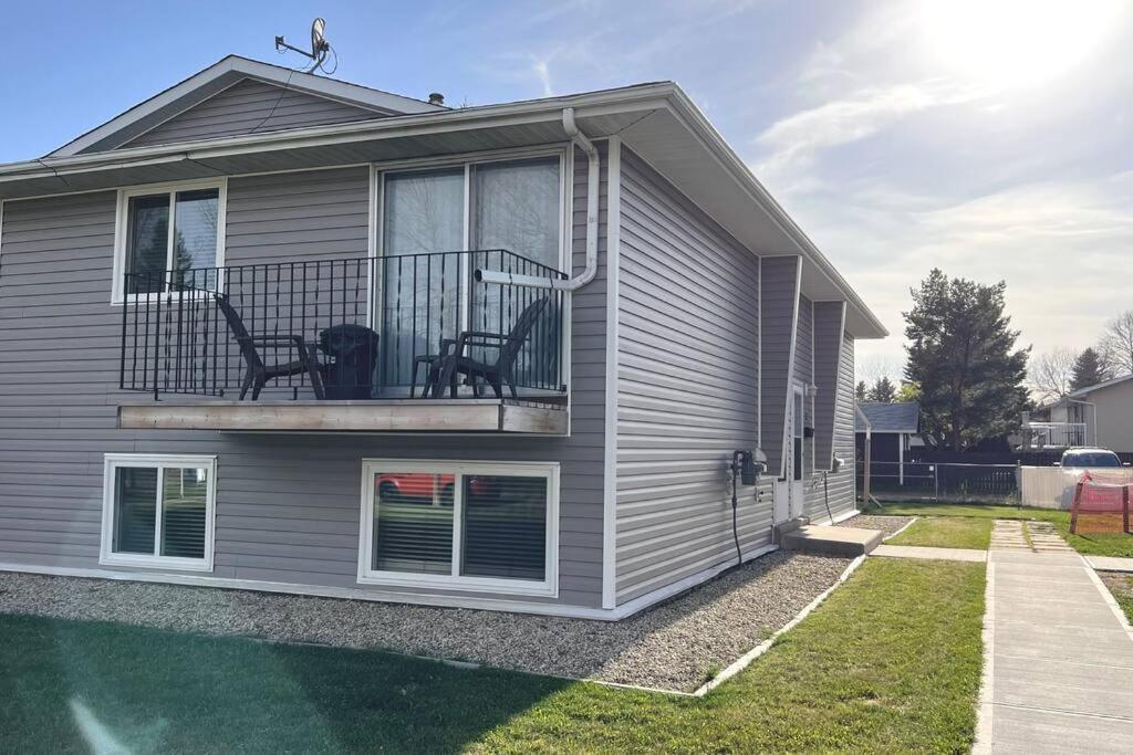 Wonderful 2-Bedroom Apartment Camrose Extérieur photo
