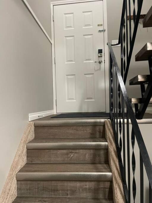 Wonderful 2-Bedroom Apartment Camrose Extérieur photo