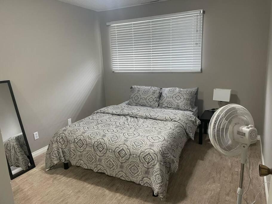 Wonderful 2-Bedroom Apartment Camrose Extérieur photo
