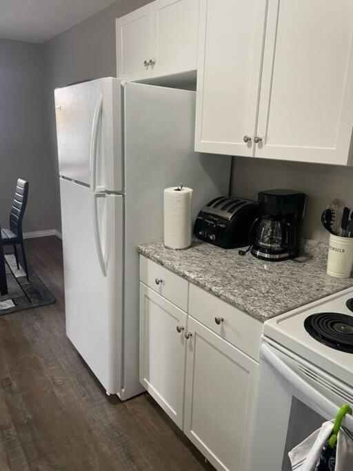 Wonderful 2-Bedroom Apartment Camrose Extérieur photo